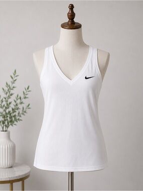 Nike Womens Court Dri-FIT Victory Tennis Tank Top White CV4784-100 Medium NWT